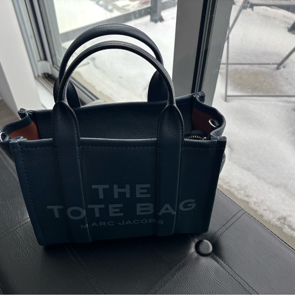 Marc Jacobs The Leather Tote Bag - Picture 7 of 12